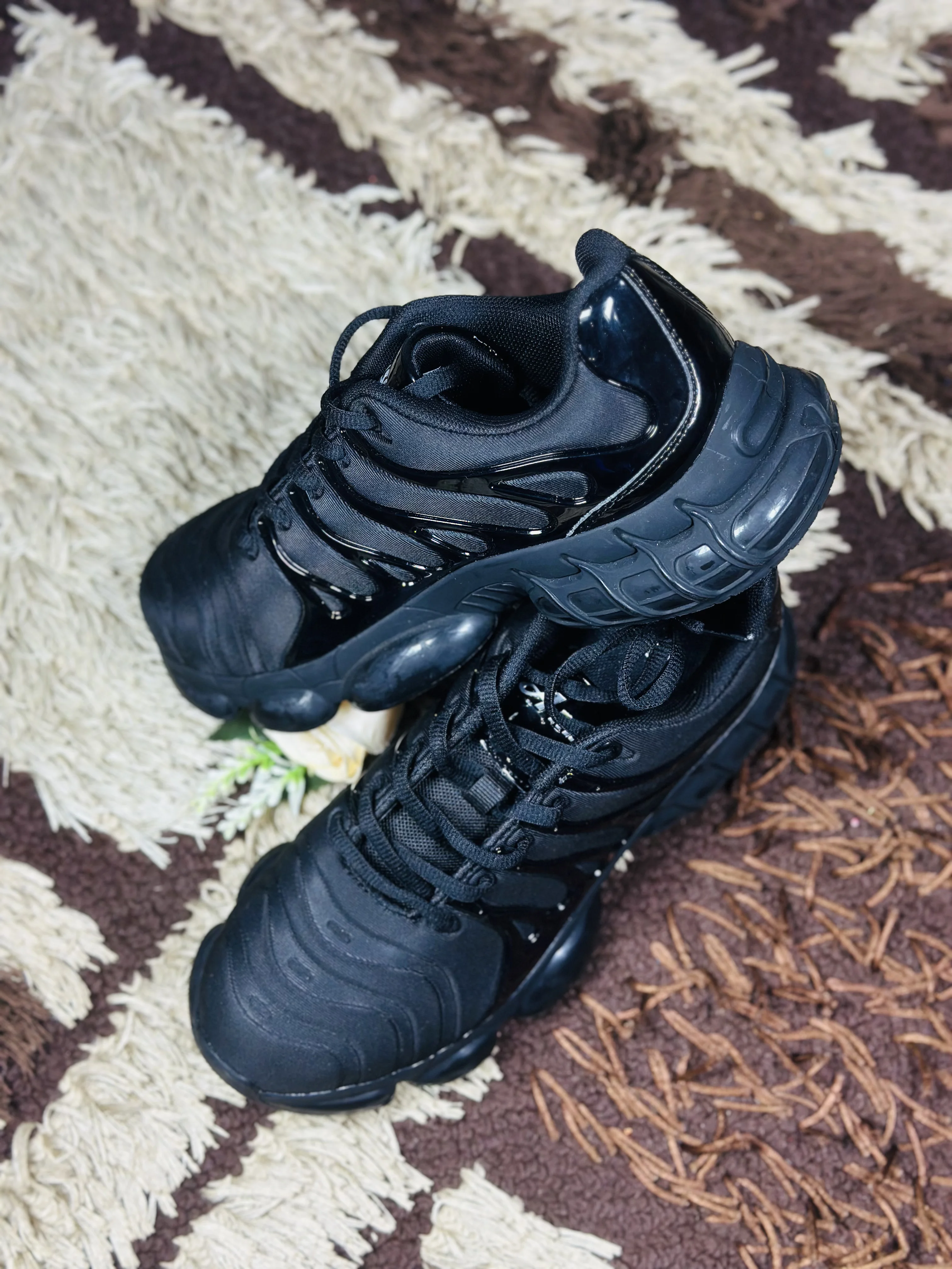 39 ARISIC Steel Toe Safety Shoe