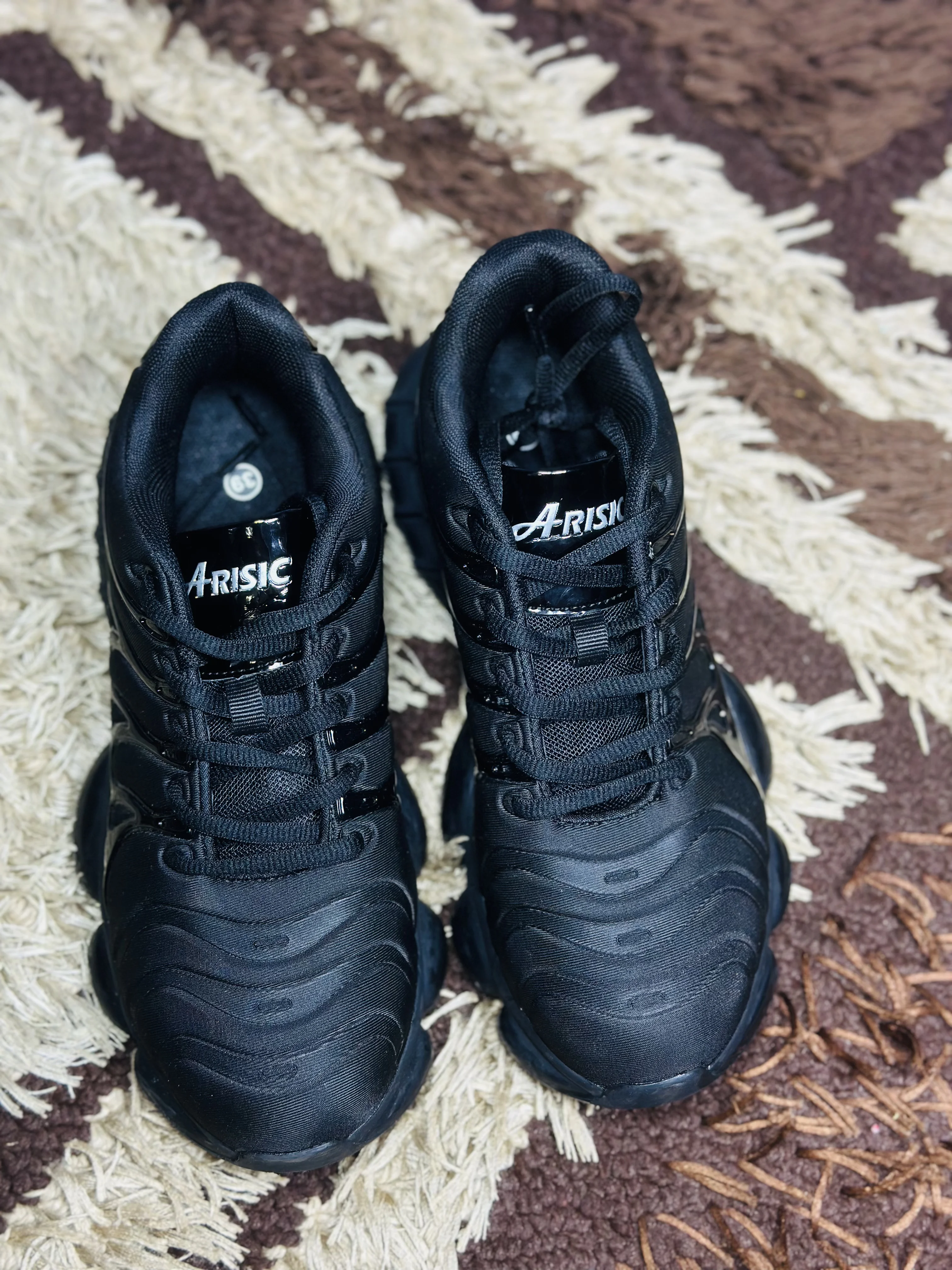 39 ARISIC Steel Toe Safety Shoe