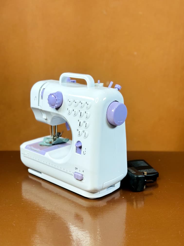 Mini Multifunctional Household Sewing Machine