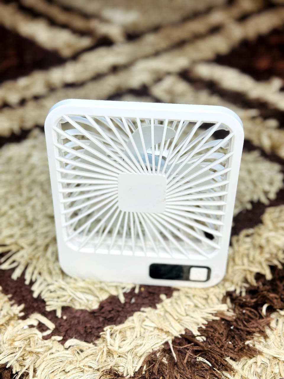 Compact portable desk fan